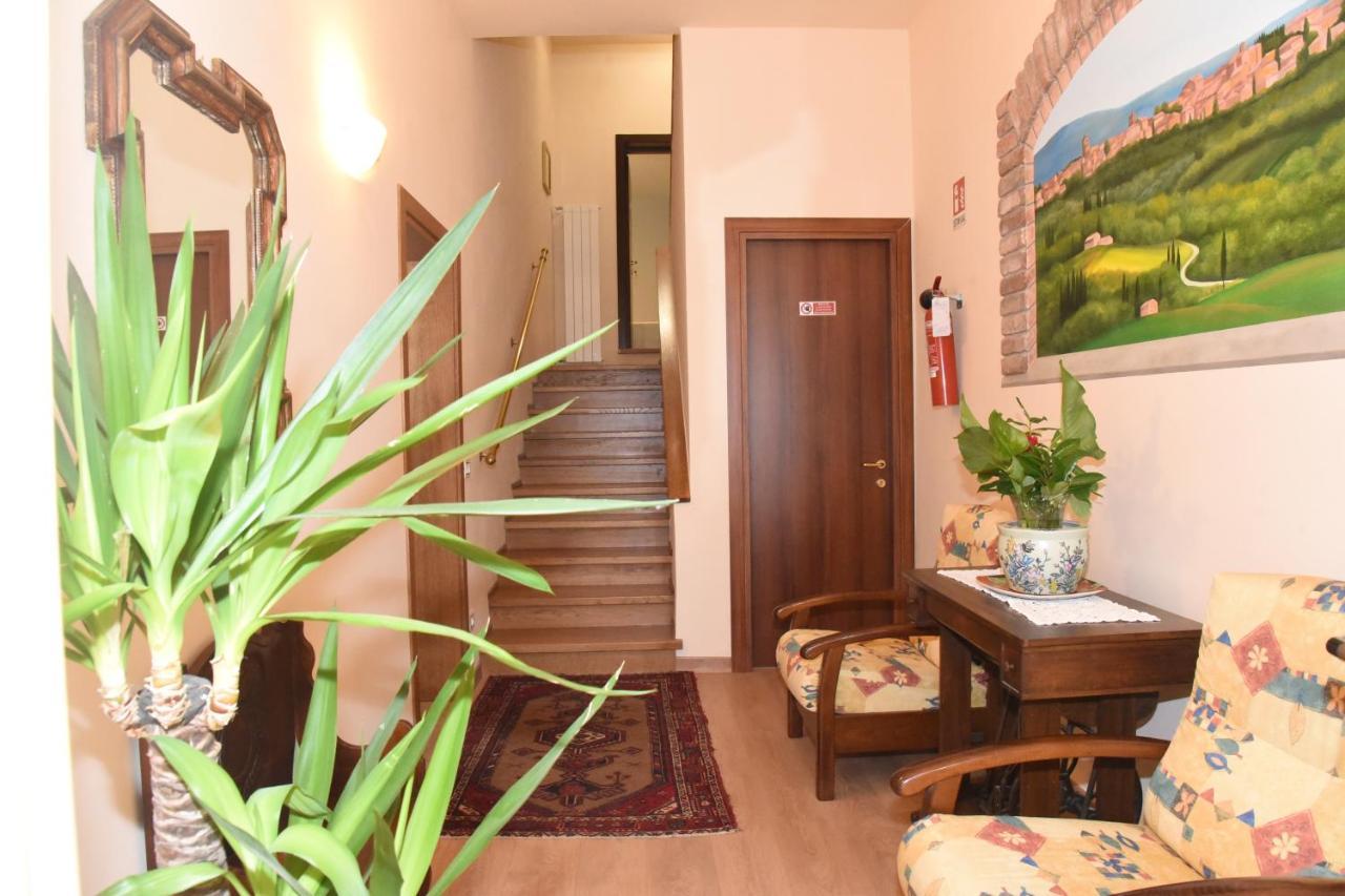 Albergo La Rosetta К'юзі Екстер'єр фото
