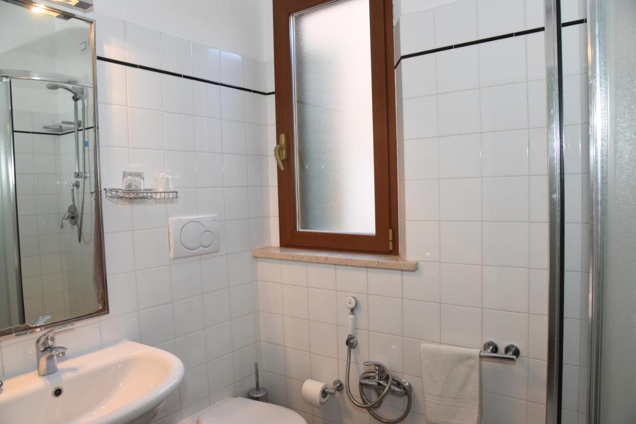 Albergo La Rosetta К'юзі Екстер'єр фото