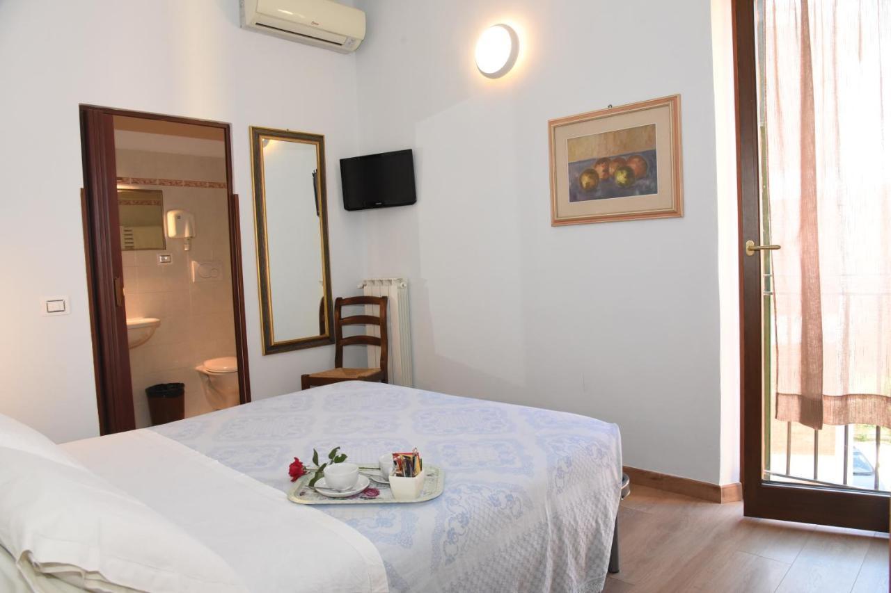Albergo La Rosetta К'юзі Екстер'єр фото